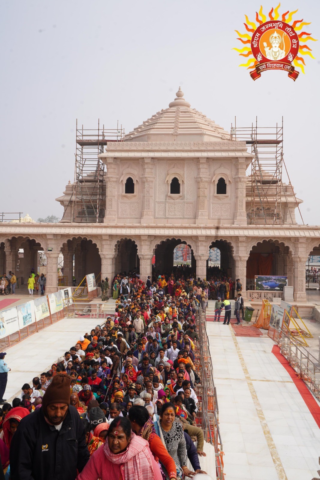 अयोध्‍या में भीड़ का महाकुंभ, पहले से दोगुना भक्तों को दर्शन दे रहे रामलला