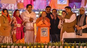 सफाईकर्मियों को सीएम योगी का तोहफा, मुफ्त इलाज, 10 हजार रुपये बोनस और न्यूनतम वेतन में इजाफा