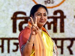 दिल्ली की नई मुख्यमंत्री के रूप में रेखा गुप्ता को चुना गया, आज रामलीला मैदान में CM पद की शपथ लेंगी