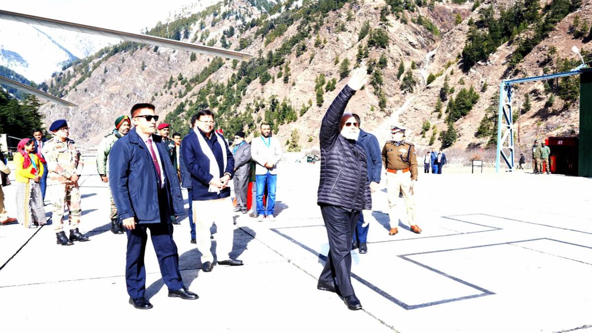 मां गंगा की पूजा संपन्न, जनसभा स्थल पहुंची प्रधानमंत्री की फ्लीट