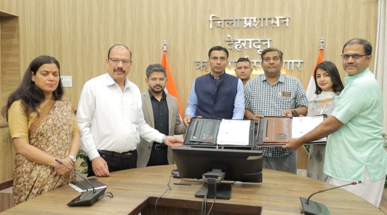 अब सरकारी स्कूल के बच्चे भी प्रेक्टिकली सीखेंगे, विज्ञान अंग्रेजी व तकनीकि शिक्षा- जिलाधिकारी