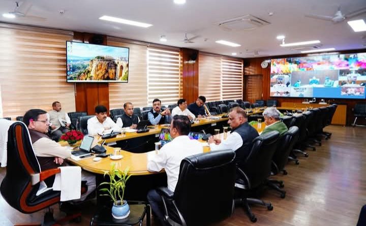 मुख्यमंत्री पुष्कर सिंह धामी ने सचिवालय में उच्च स्तरीय बैठक की