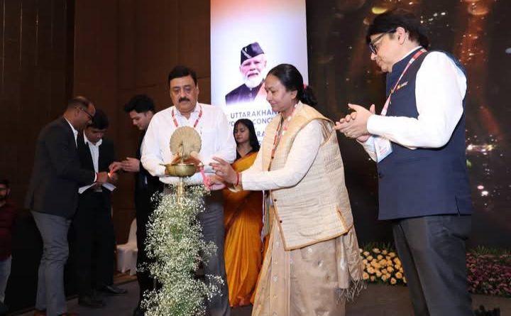 मुख्य सचिव ने उद्योग विभाग द्वारा देहरादून में आयोजित उत्तराखण्ड उद्यमी कॉन्क्लेव का शुभारम्भ किया