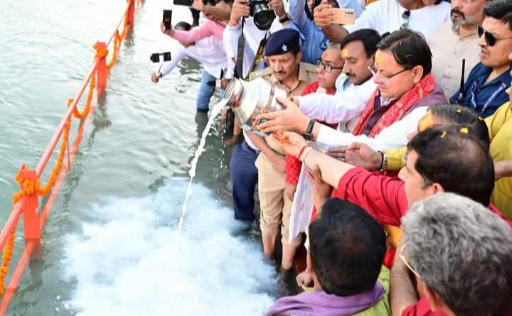 मुख्यमंत्री ने लक्ष्मीनारायण घाट रुड़की में किया मां गंगा आरती का शुभारंभ