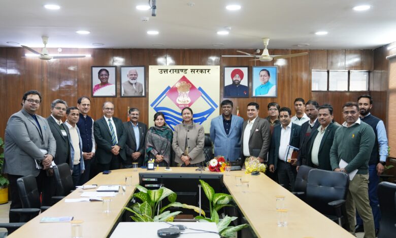 प्रवासियों के पांच गांवों को गोद लेने पर डीएम ने दिए निर्देश