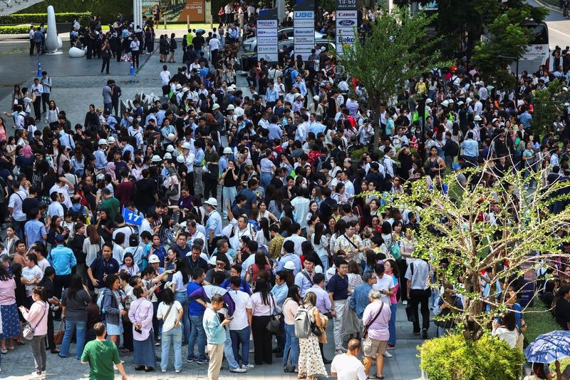 भूकंप के डराने वाले वीडियो वायरल, Earthquake ने बैंकॉक में मचाई भीषण तबाही, जान बचाकर भागते दिखे लोग