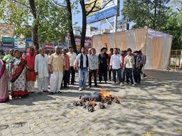 हल्द्वानी में पूर्व मुख्यमंत्री त्रिवेंद्र सिंह रावत के खिलाफ जोरदार प्रदर्शन, दलित समाज पर टिप्पणी को लेकर आक्रोश