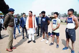 सीएम ने पुलिस कांस्टेबल भर्ती प्रक्रिया का किया निरीक्षण