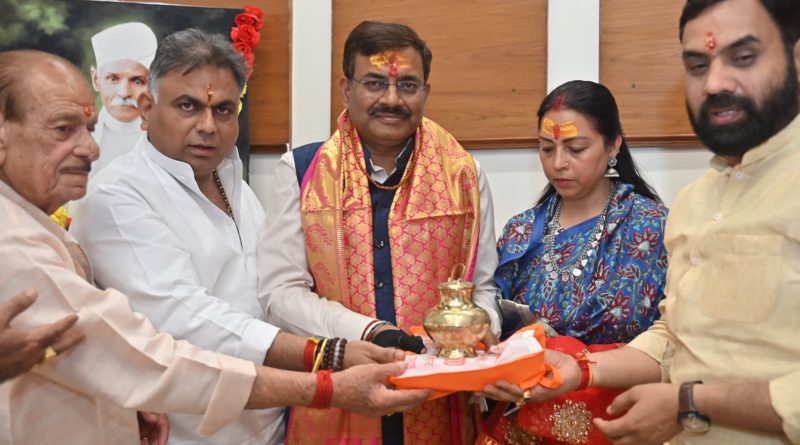 मुख्य सचिव ने हरिद्वार में कुंभ और चारधाम यात्रा की तैयारियों का जायजा लिया