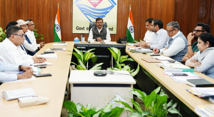 मुख्य सचिव आनन्द बर्द्धन ने विभिन्न विषयों पर शहरी विकास एवं सिंचाई विभाग के साथ की बैठक