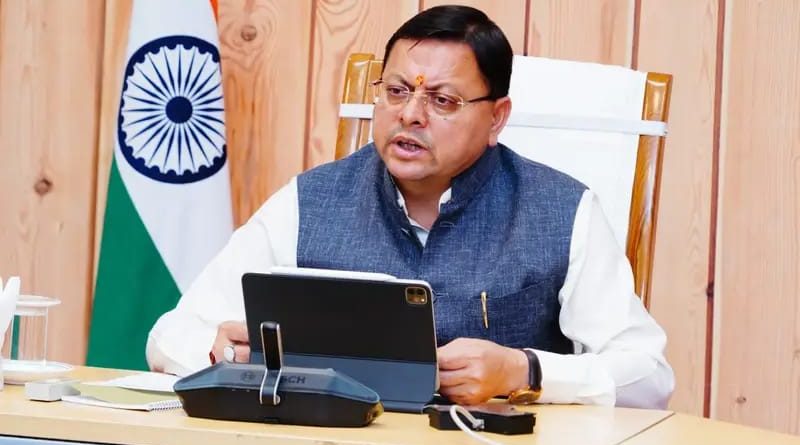 मुख्यमंत्री धामी ने शासकीय आवास पर समस्त जिलाधिकारियों के साथ की बैठक