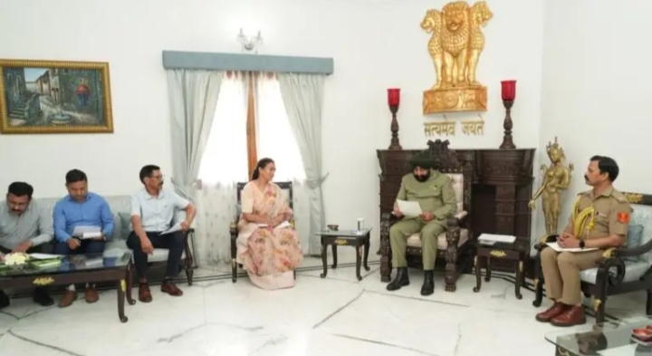 राज्यपाल ने जन मिलन कार्यक्रम के अंतर्गत आमजन की विभिन्न समस्याएं सुनीं