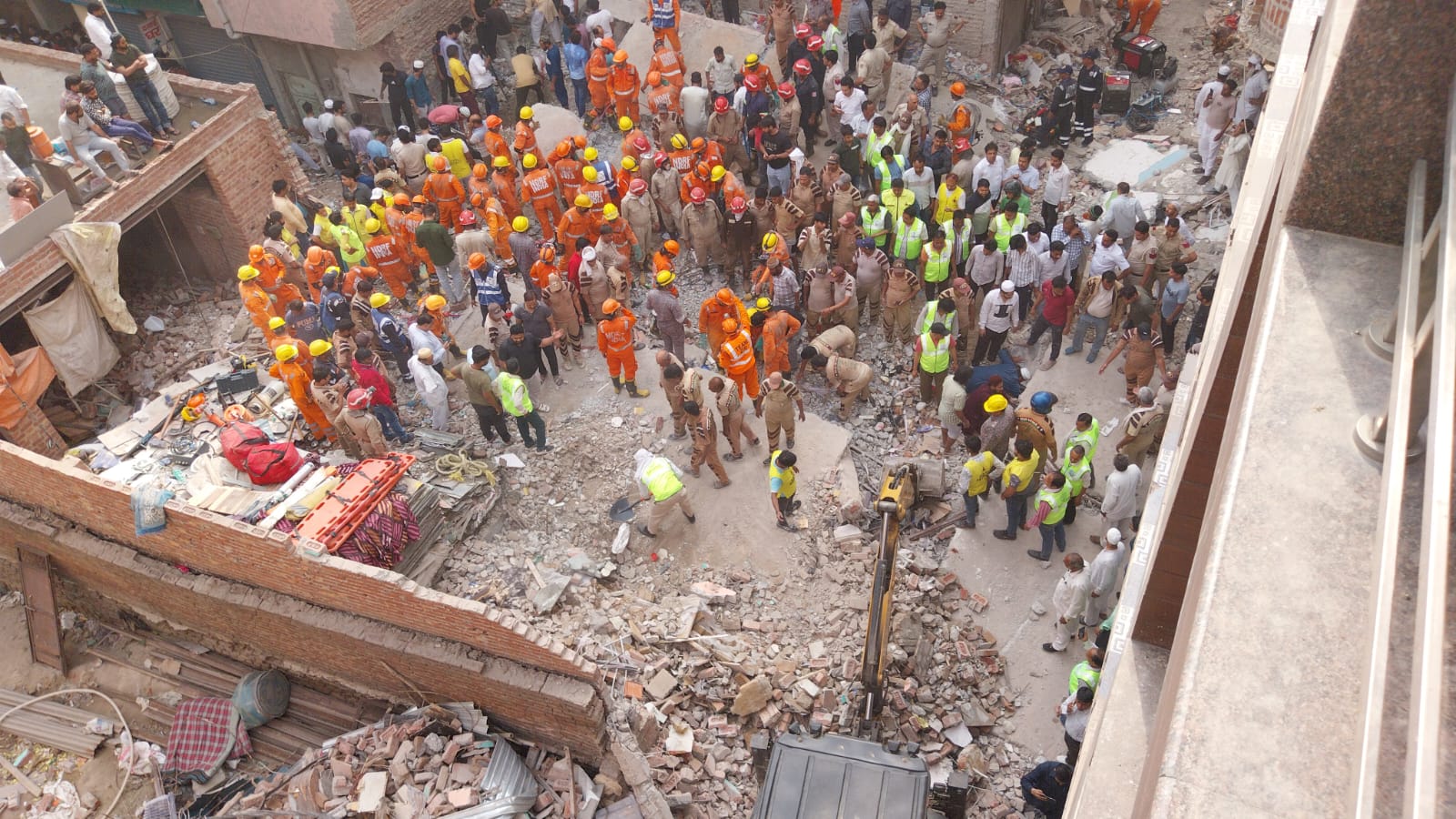 मुस्तफाबाद हादसे पर दिल्ली CM रेखा गुप्ता ने जताया दुख, 4 मंजिला इमारत गिरने से 4 की मौत, घटना की जांच के दिए आदेश