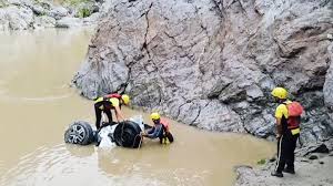 उत्तराखंड के टिहरी में दर्दनाक हादसा, खाई में गिरी कार, एक ही परिवार के पांच लोगों की मौत