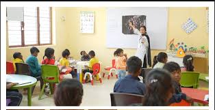 रंग ला रही डीएम की पहल, बच्चों को संगीत, योग,  कम्प्यूटर, खेल एक्टिविटी साथ शिक्षा