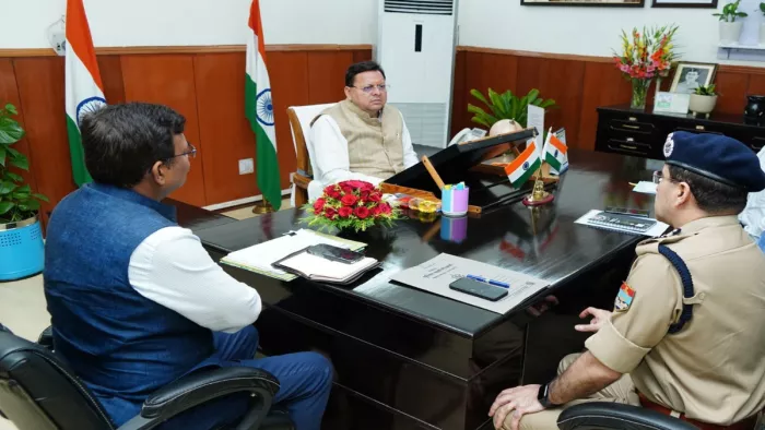 मुख्यमंत्री धामी ने की उच्चस्तरीय बैठक, आपात स्थिति से निपटने की तैयारियों का लिया जायजा