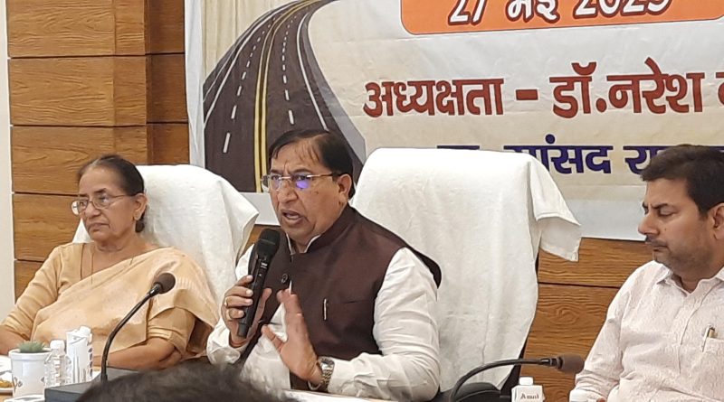 राज्यसभा सांसद नरेश बंसल ने ली सड़क सुरक्षा समिति की बैठक