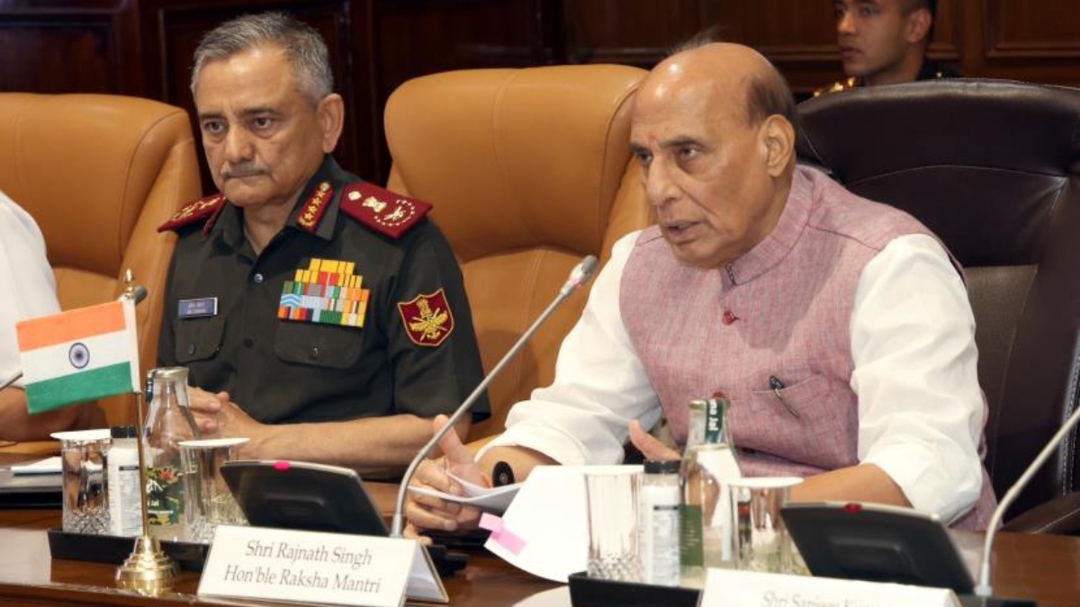रक्षा मंत्री राजनाथ सिंह की उच्चस्तरीय बैठक शुरू, तीनों सेनाओं के प्रमुख और CDS मौजूद