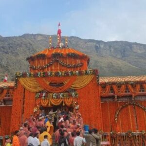 विधि विधान से खुले श्री बदरीनाथ धाम के कपाट, जयकारों से गूंजा धाम