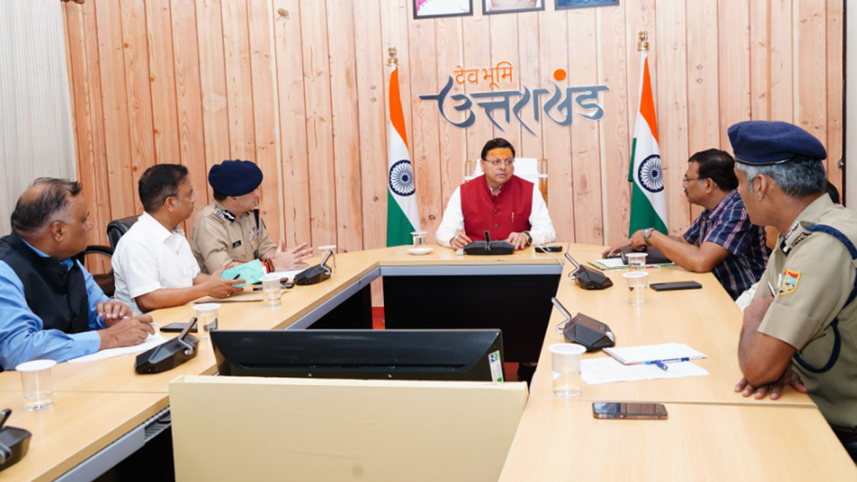 सीएम धामी ने ली उच्चाधिकारियों की हाईलेवल बैठक