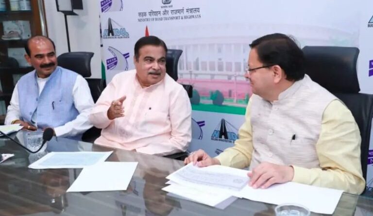 सीएम धामी ने नितिन गडकरी से की मुलाकात, उत्तराखंड की सड़क परियोजनाओं के लिए मांगी शीघ्र स्वीकृति