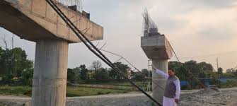 मुख्यमंत्री धामी ने किया भारत-नेपाल सीमा पर निर्माणाधीन मार्ग का निरीक्षण