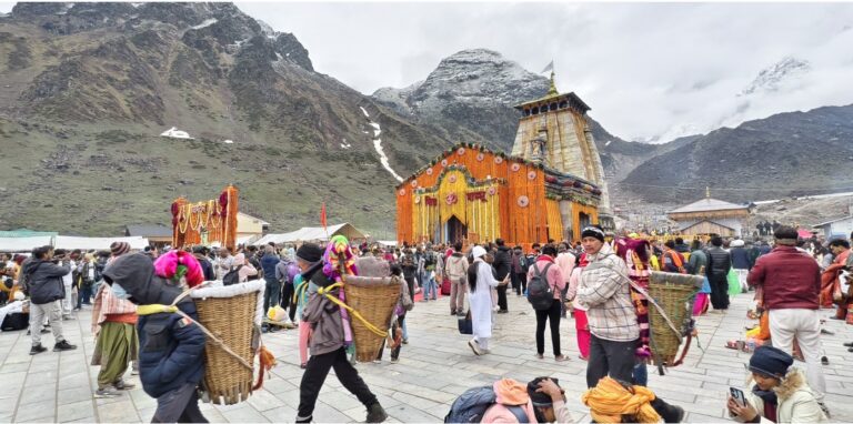 चार दिनों में बाबा केदार के दर्शनार्थियों की संख्या पहुँची 1 लाख के पार
