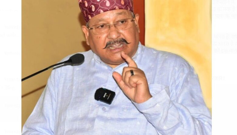 भारत से हारने की खुशी में मुनीर को पाक ने पहनाया हार- महाराज