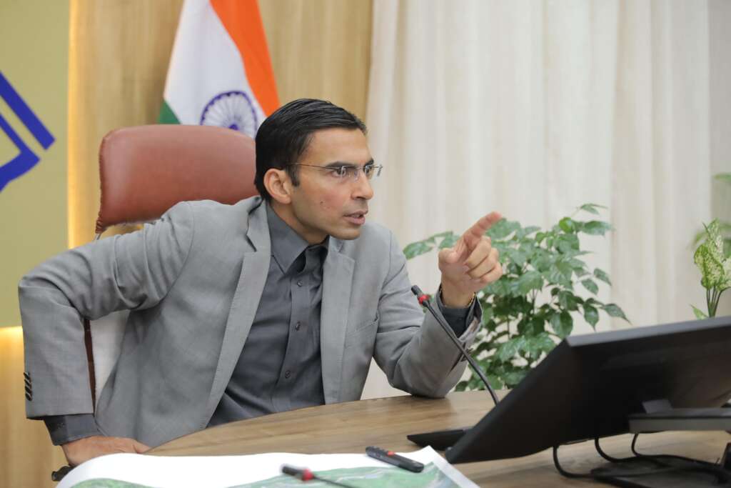 लापरवाही बरतने वाले अधिकारियों पर सख्त कार्रवाई डीएम ने दिए निर्देश