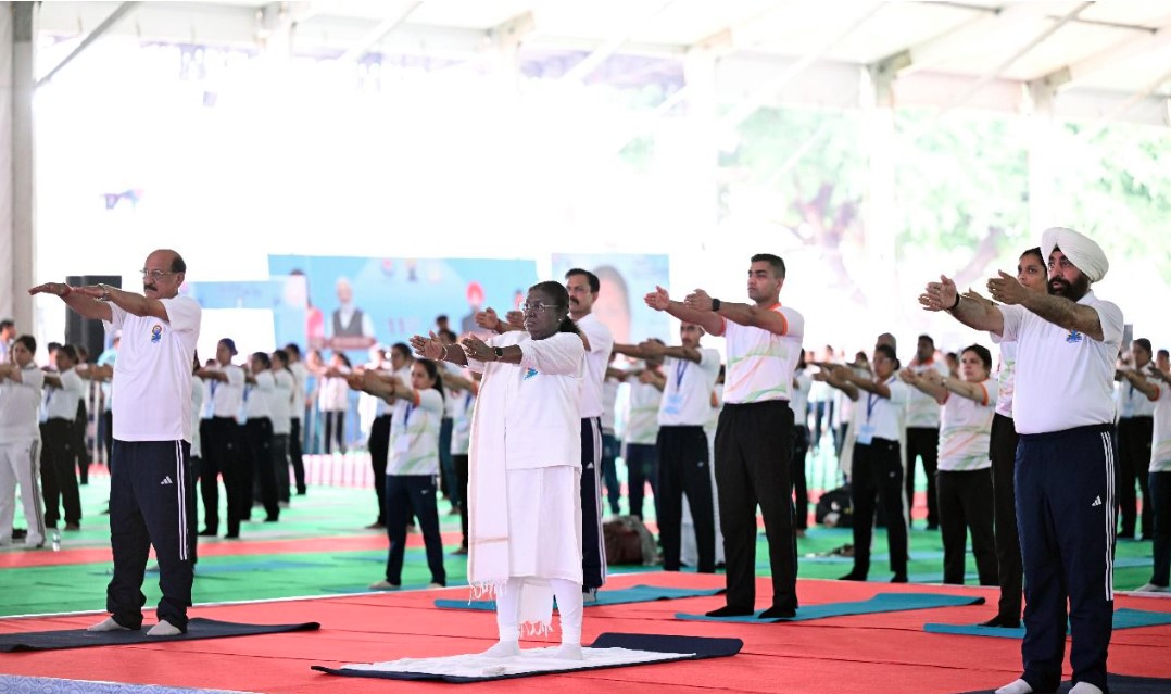 राष्ट्रपति ने किया अंतरराष्ट्रीय योग दिवस का शुभारंभ, कहा– “योग भारत की चेतना और विरासत का प्रतीक”