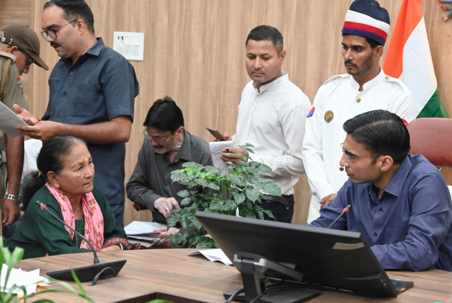 जनता की सुनवाई में 118 शिकायतें, डीएम सविन बंसल ने दिए त्वरित कार्यवाही के निर्देश