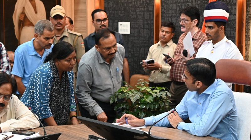 सीएम की प्रेरणा से डीएम जन दर्शन निर्णायक फैसलों से जन के लिए न्याय, शिक्षा, सहायता की ओर अग्रसर