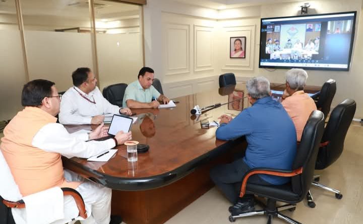 सीएम की बैठक, कांवड़ यात्रा में कानून व्यवस्था बनाए रखने पर जोर, लापरवाह अफसरों को दी चेतावनी