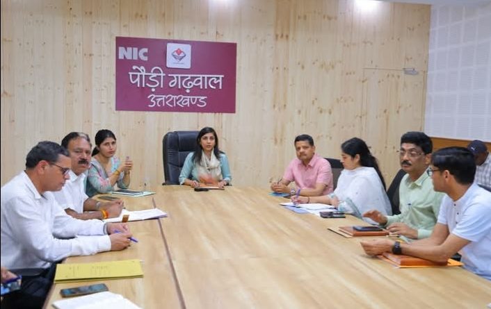 आगामी हरेला पर्व के अवसर पर जनपद पौड़ी गढ़वाल जिलाधिकारी स्वाति एस भदौरिया की अध्यक्षता में एनआईसी कक्ष, कलेक्ट्रेट पौड़ी में बैठक आयोजित हुई