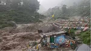 हिमाचल प्रदेश में मानसूनी बारिश का कहर, नेशनल हाईवे व 383 सड़कें बंद, अब तक 135 लोगों की मौत