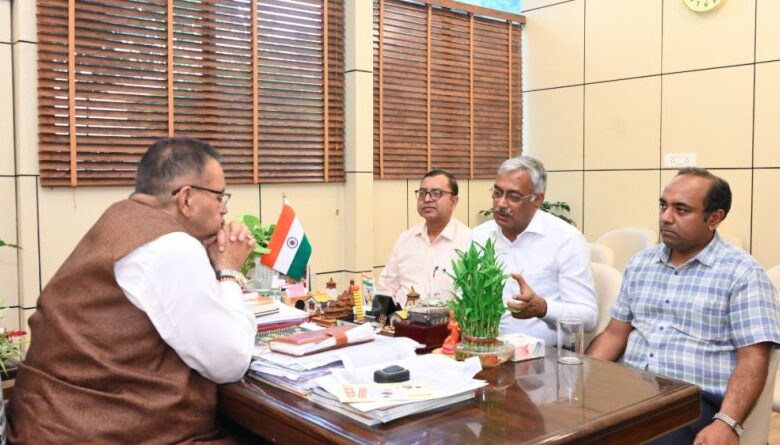 कृषि आधारित उद्योगों पर मण्डी शुल्क में छूट को लेकर कृषि मंत्री गणेश जोशी से मिला चैंबर ऑफ कॉमर्स का प्रतिनिधिमंडल