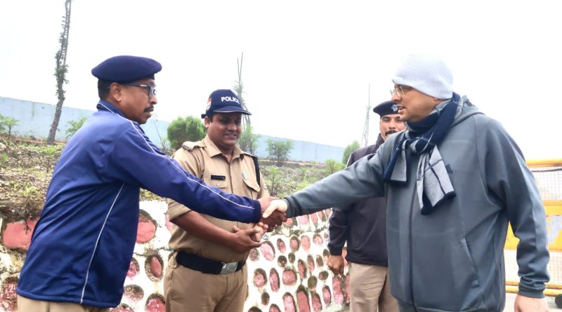 मुख्यमंत्री धामी ने भराड़ीसैंण में सुरक्षाकर्मियों का हाल जाना