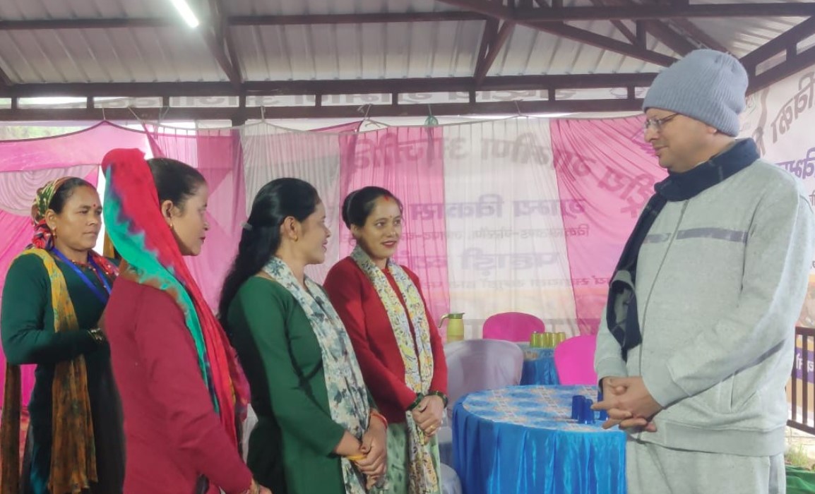 भराड़ीसैंण में सीएम धामी का प्रातः भ्रमण, महिलाओं और सफाई कर्मियों से किया संवाद