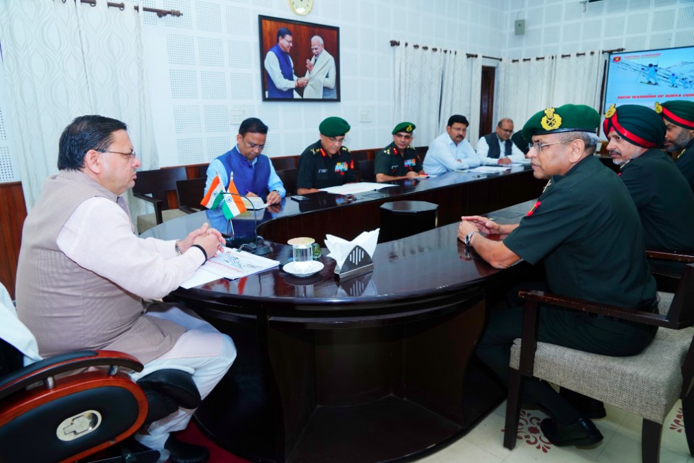 मुख्यमंत्री धामी से मिले मध्य कमान के जनरल ऑफिसर कमांडिंग-इन-चीफ लेफ्टिनेंट जनरल अनिंद्य सेनगुप्ता