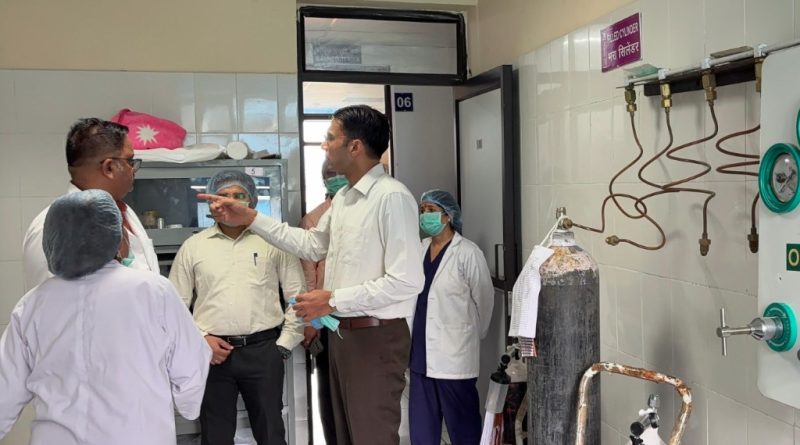 डीएम सविन बंसल ने एसएनसीयू व टीकाकरण केंद्र का किया निरीक्षण