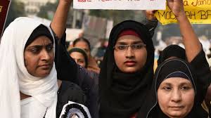 पश्चिम बंगाल में कितनी बढ़ गई मुस्लिम आबादी: मुस्लिम आबादी वाली सीटों पर त्रिकोणीय मुक़ाबले का फ़ायदा ममता को या मोदी को?