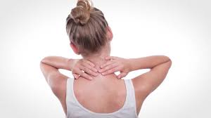 बिना दवा और सर्जरी के दूर करें ‘बफेलो हंप’, अपनाएं ये असरदार योगासन